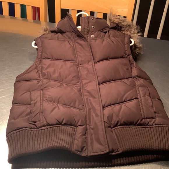 Gap Women’s “puffy” vest - Picture 1 of 2